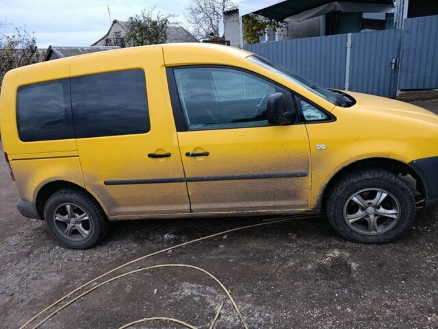 Желтый Фольксваген Кадди, объемом двигателя 2 л и пробегом 308 тыс. км за 3500 $, фото 4 на Automoto.ua