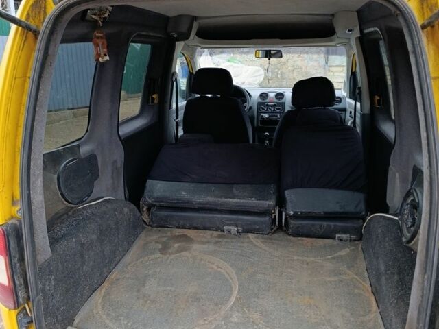 Желтый Фольксваген Кадди, объемом двигателя 2 л и пробегом 308 тыс. км за 3500 $, фото 1 на Automoto.ua