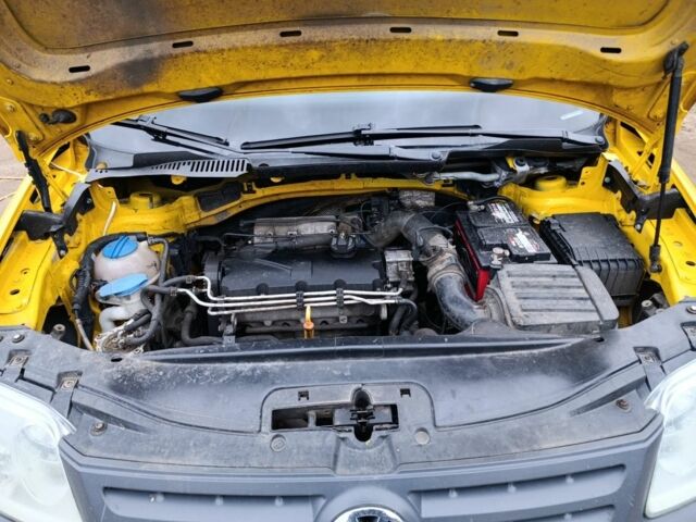 Желтый Фольксваген Кадди, объемом двигателя 2 л и пробегом 308 тыс. км за 3500 $, фото 3 на Automoto.ua