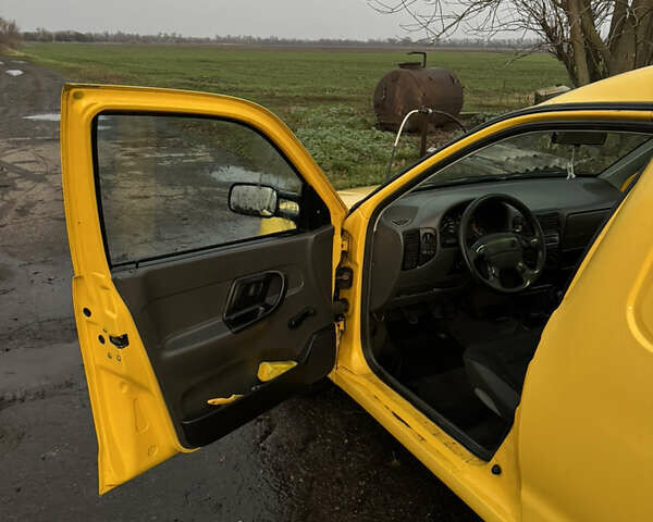 Желтый Фольксваген Кадди, объемом двигателя 1.9 л и пробегом 270 тыс. км за 3200 $, фото 6 на Automoto.ua