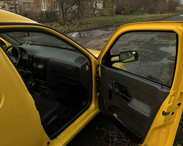 Желтый Фольксваген Кадди, объемом двигателя 1.9 л и пробегом 270 тыс. км за 3200 $, фото 5 на Automoto.ua