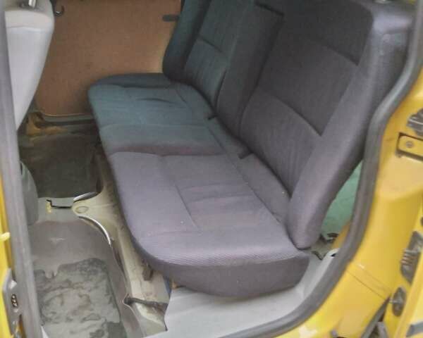 Желтый Фольксваген Кадди, объемом двигателя 1.97 л и пробегом 204 тыс. км за 4800 $, фото 3 на Automoto.ua