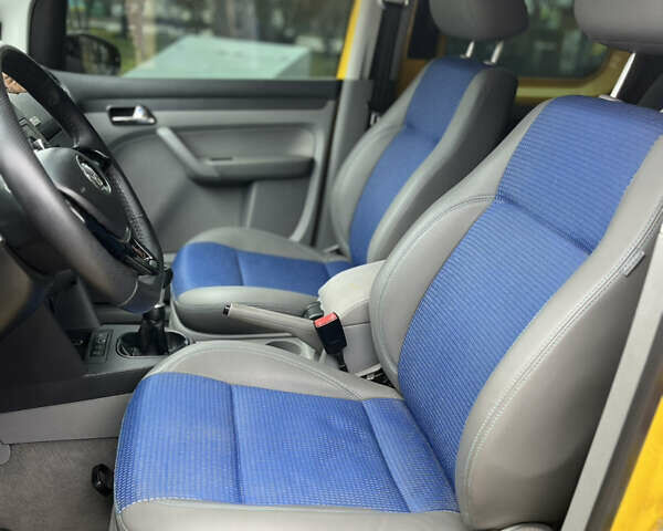 Желтый Фольксваген Кадди, объемом двигателя 2 л и пробегом 327 тыс. км за 6999 $, фото 12 на Automoto.ua