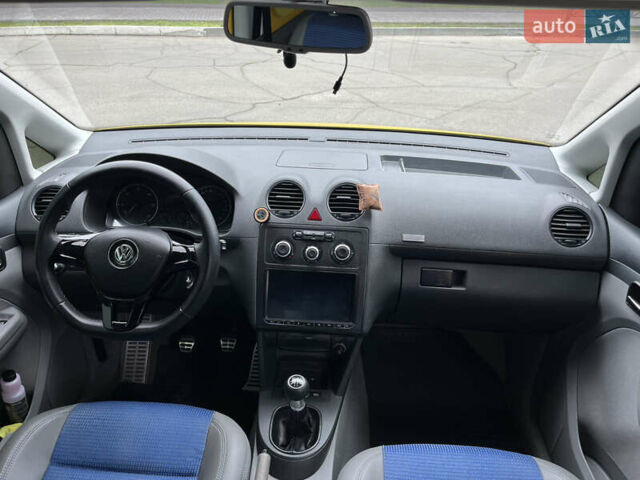 Желтый Фольксваген Кадди, объемом двигателя 2 л и пробегом 327 тыс. км за 6999 $, фото 6 на Automoto.ua