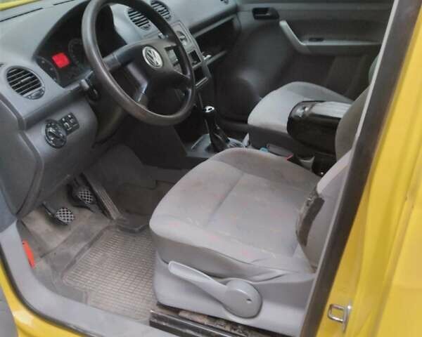 Желтый Фольксваген Кадди, объемом двигателя 1.97 л и пробегом 204 тыс. км за 4800 $, фото 8 на Automoto.ua