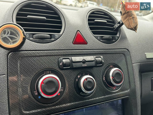 Желтый Фольксваген Кадди, объемом двигателя 2 л и пробегом 327 тыс. км за 6999 $, фото 9 на Automoto.ua