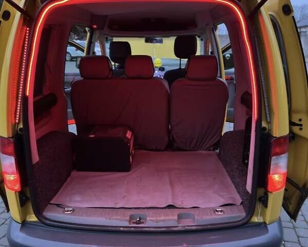 Жовтий Фольксваген Кадді, об'ємом двигуна 1.97 л та пробігом 270 тис. км за 3800 $, фото 9 на Automoto.ua