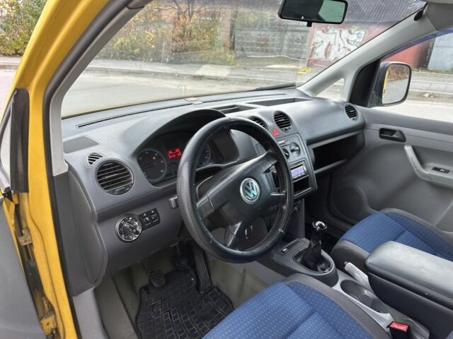Желтый Фольксваген Кадди, объемом двигателя 2 л и пробегом 200 тыс. км за 3890 $, фото 8 на Automoto.ua