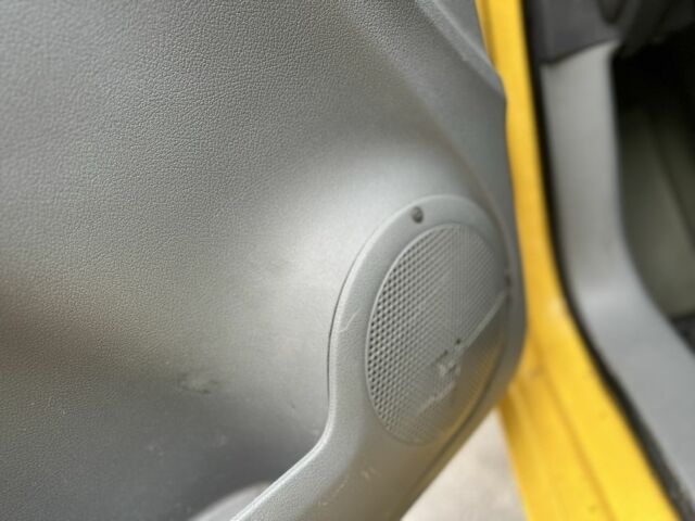 Желтый Фольксваген Кадди, объемом двигателя 2 л и пробегом 200 тыс. км за 3890 $, фото 21 на Automoto.ua