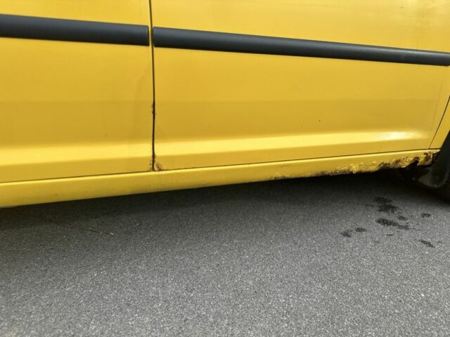 Желтый Фольксваген Кадди, объемом двигателя 2 л и пробегом 200 тыс. км за 3890 $, фото 15 на Automoto.ua