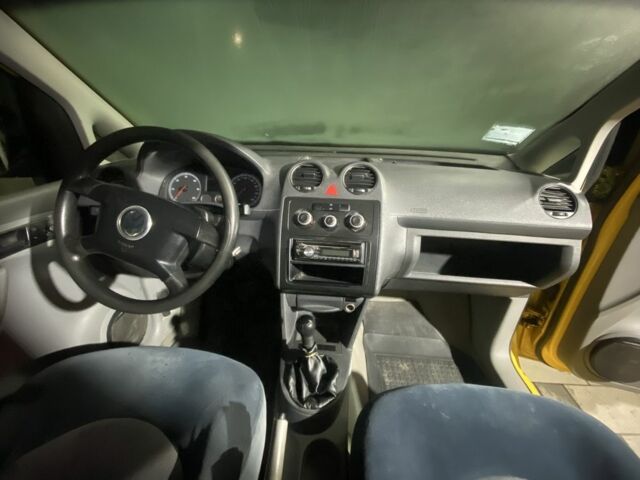 Желтый Фольксваген Кадди, объемом двигателя 2 л и пробегом 248 тыс. км за 4250 $, фото 7 на Automoto.ua