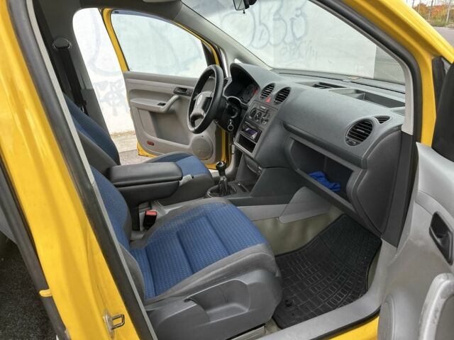 Желтый Фольксваген Кадди, объемом двигателя 2 л и пробегом 200 тыс. км за 3890 $, фото 9 на Automoto.ua