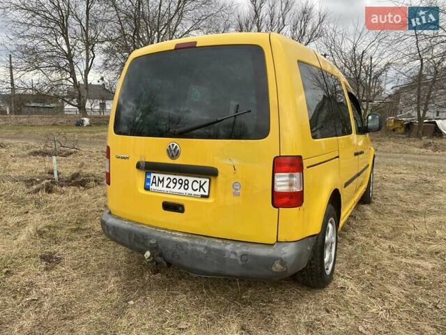 Желтый Фольксваген Кадди, объемом двигателя 2 л и пробегом 350 тыс. км за 2700 $, фото 7 на Automoto.ua