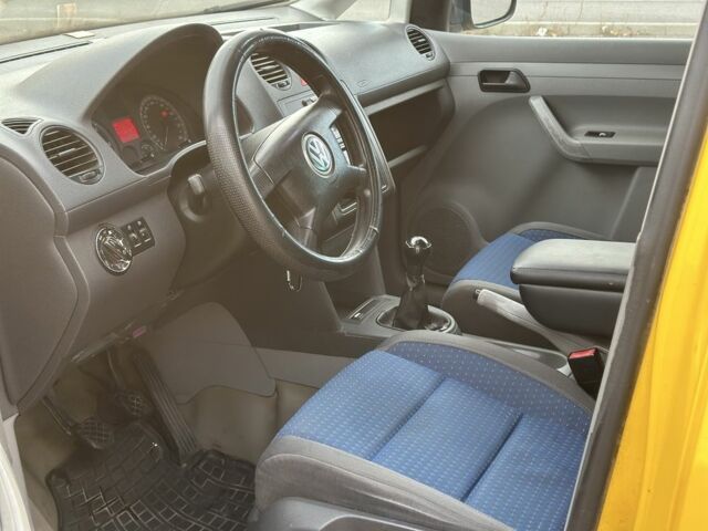 Желтый Фольксваген Кадди, объемом двигателя 2 л и пробегом 200 тыс. км за 3890 $, фото 7 на Automoto.ua