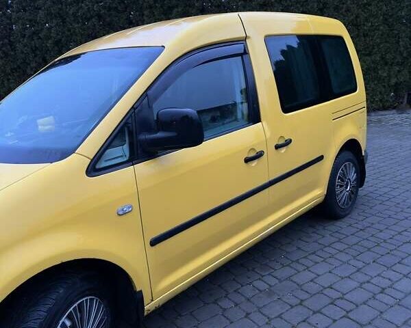 Жовтий Фольксваген Кадді, об'ємом двигуна 1.97 л та пробігом 270 тис. км за 3800 $, фото 1 на Automoto.ua