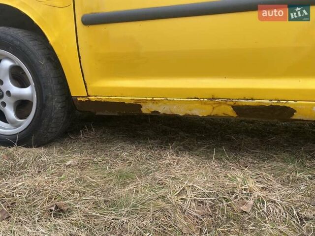 Желтый Фольксваген Кадди, объемом двигателя 2 л и пробегом 350 тыс. км за 2700 $, фото 10 на Automoto.ua