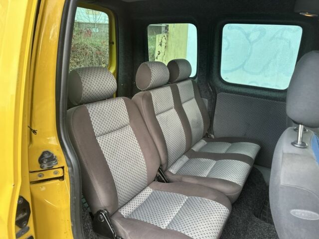 Желтый Фольксваген Кадди, объемом двигателя 2 л и пробегом 200 тыс. км за 3890 $, фото 20 на Automoto.ua