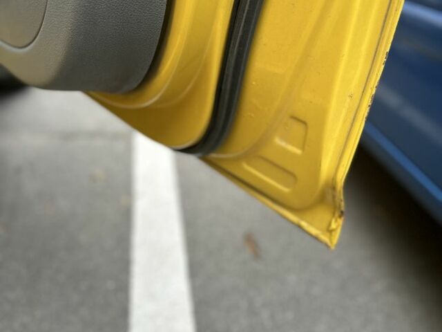 Желтый Фольксваген Кадди, объемом двигателя 2 л и пробегом 200 тыс. км за 3890 $, фото 12 на Automoto.ua