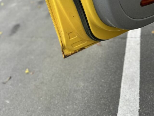 Желтый Фольксваген Кадди, объемом двигателя 2 л и пробегом 200 тыс. км за 3890 $, фото 13 на Automoto.ua