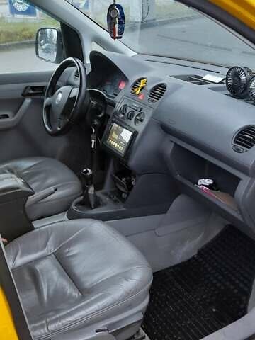 Жовтий Фольксваген Кадді, об'ємом двигуна 1.9 л та пробігом 205 тис. км за 5500 $, фото 6 на Automoto.ua