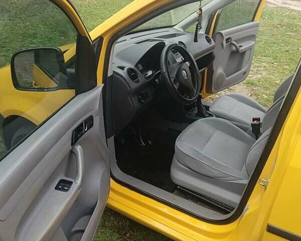 Желтый Фольксваген Кадди, объемом двигателя 1.9 л и пробегом 334 тыс. км за 5000 $, фото 22 на Automoto.ua