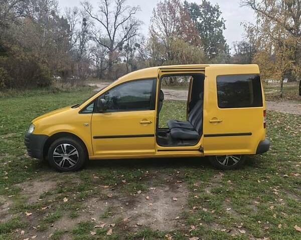 Желтый Фольксваген Кадди, объемом двигателя 1.9 л и пробегом 334 тыс. км за 5000 $, фото 2 на Automoto.ua