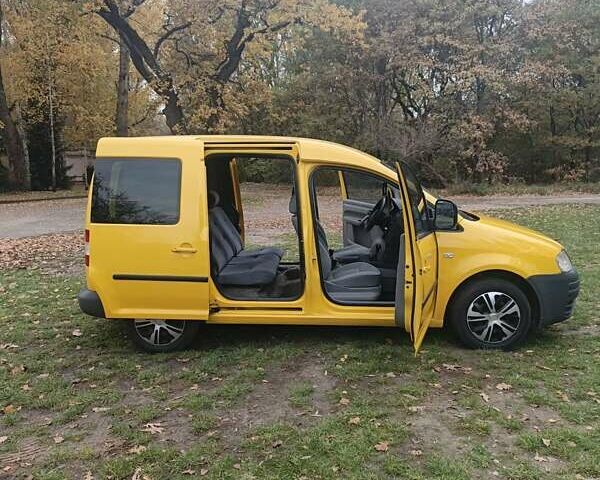 Желтый Фольксваген Кадди, объемом двигателя 1.9 л и пробегом 334 тыс. км за 5000 $, фото 26 на Automoto.ua