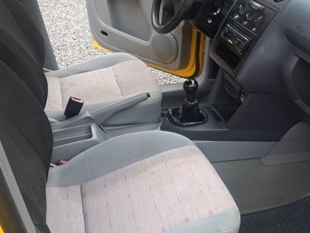 Желтый Фольксваген Кадди, объемом двигателя 2 л и пробегом 250 тыс. км за 5500 $, фото 5 на Automoto.ua