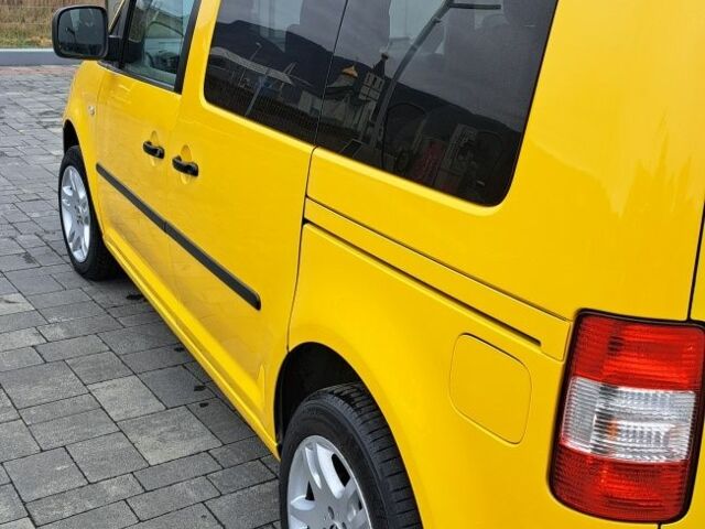 Желтый Фольксваген Кадди, объемом двигателя 2 л и пробегом 250 тыс. км за 5500 $, фото 4 на Automoto.ua