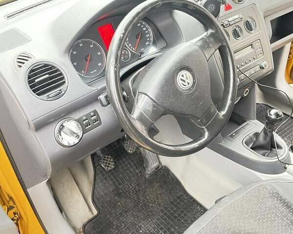 Желтый Фольксваген Кадди, объемом двигателя 1.9 л и пробегом 281 тыс. км за 5300 $, фото 8 на Automoto.ua