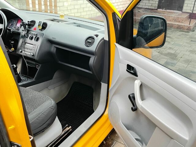 Желтый Фольксваген Кадди, объемом двигателя 1.9 л и пробегом 281 тыс. км за 5300 $, фото 5 на Automoto.ua