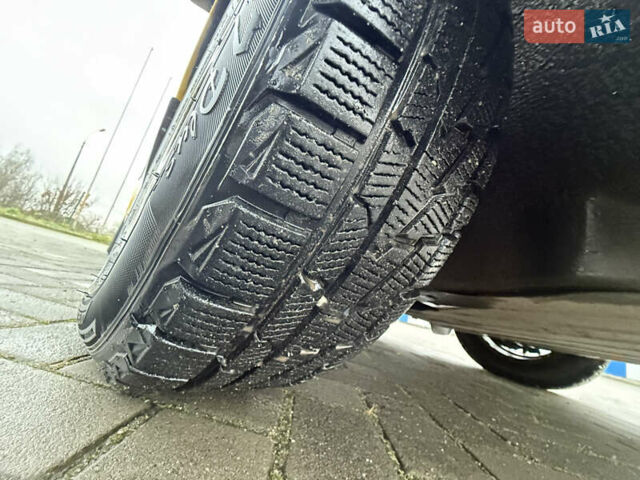 Желтый Фольксваген Кадди, объемом двигателя 2 л и пробегом 331 тыс. км за 4750 $, фото 10 на Automoto.ua