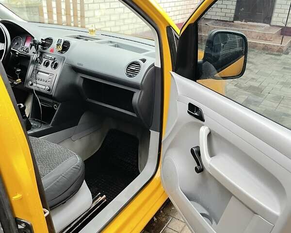 Желтый Фольксваген Кадди, объемом двигателя 1.9 л и пробегом 281 тыс. км за 5300 $, фото 10 на Automoto.ua