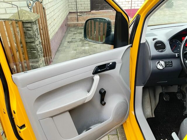 Желтый Фольксваген Кадди, объемом двигателя 1.9 л и пробегом 281 тыс. км за 5300 $, фото 6 на Automoto.ua