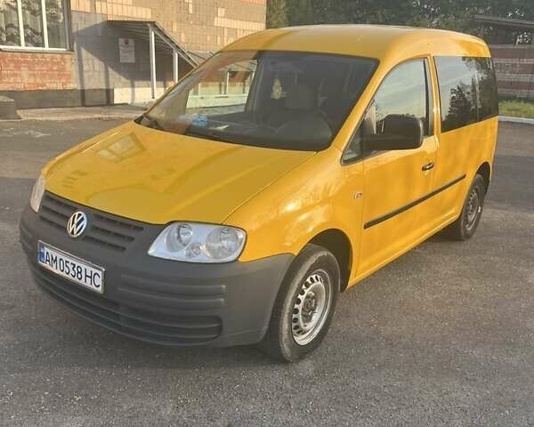 Желтый Фольксваген Кадди, объемом двигателя 1.97 л и пробегом 182 тыс. км за 6300 $, фото 1 на Automoto.ua