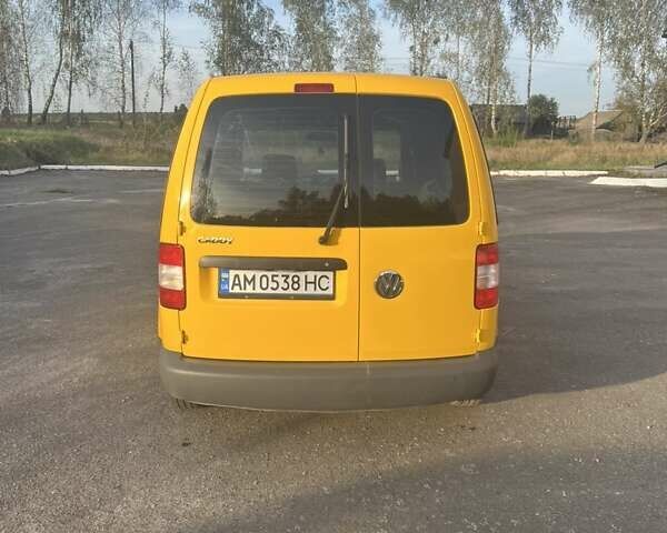 Желтый Фольксваген Кадди, объемом двигателя 1.97 л и пробегом 182 тыс. км за 6300 $, фото 6 на Automoto.ua