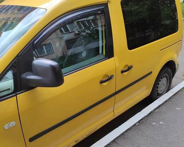 Желтый Фольксваген Кадди, объемом двигателя 1.97 л и пробегом 232 тыс. км за 5000 $, фото 1 на Automoto.ua
