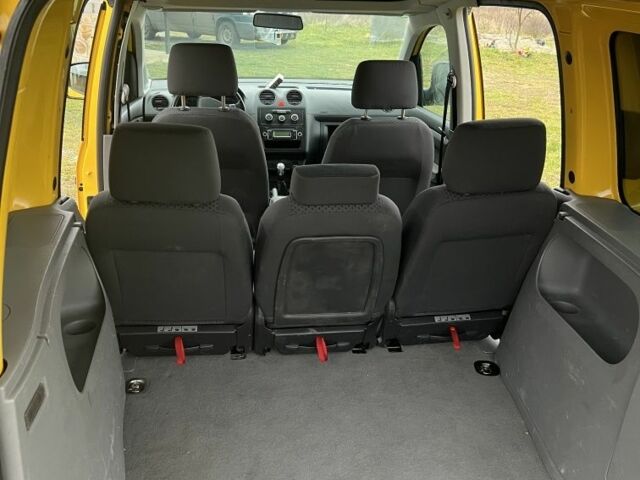 Желтый Фольксваген Кадди, объемом двигателя 1.9 л и пробегом 297 тыс. км за 5250 $, фото 4 на Automoto.ua