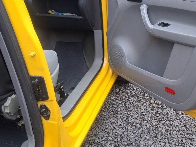 Желтый Фольксваген Кадди, объемом двигателя 2 л и пробегом 250 тыс. км за 5500 $, фото 1 на Automoto.ua