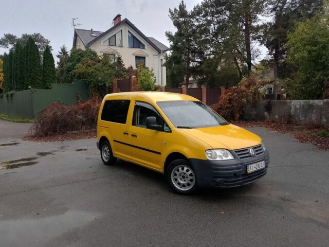 Желтый Фольксваген Кадди, объемом двигателя 2 л и пробегом 295 тыс. км за 4900 $, фото 1 на Automoto.ua