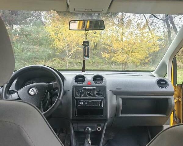 Желтый Фольксваген Кадди, объемом двигателя 1.9 л и пробегом 334 тыс. км за 5000 $, фото 1 на Automoto.ua