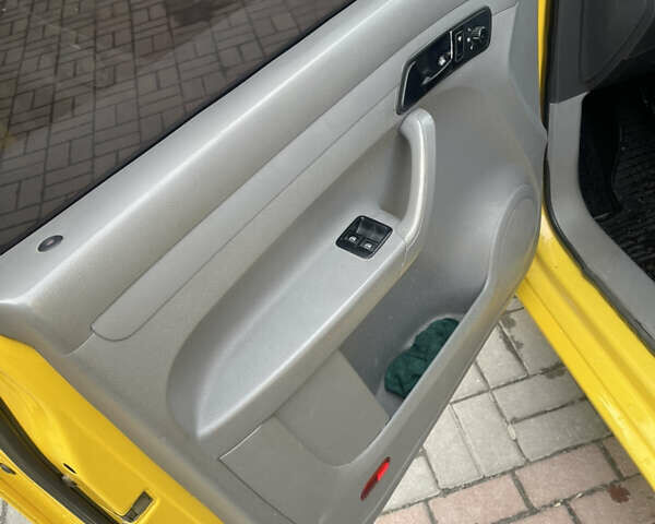 Желтый Фольксваген Кадди, объемом двигателя 1.9 л и пробегом 253 тыс. км за 6000 $, фото 15 на Automoto.ua