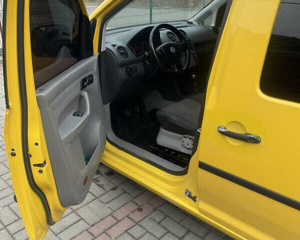 Желтый Фольксваген Кадди, объемом двигателя 1.9 л и пробегом 253 тыс. км за 6000 $, фото 21 на Automoto.ua