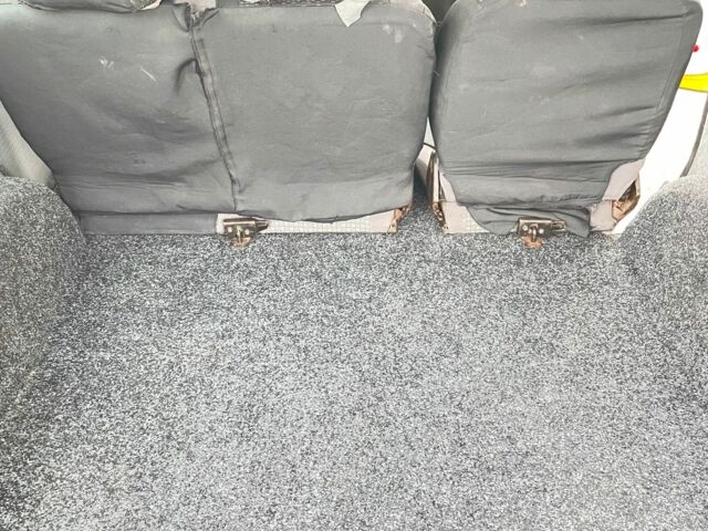 Желтый Фольксваген Кадди, объемом двигателя 1.9 л и пробегом 281 тыс. км за 5300 $, фото 8 на Automoto.ua