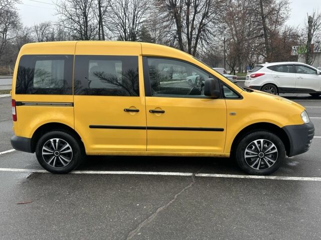 Желтый Фольксваген Кадди, объемом двигателя 2 л и пробегом 252 тыс. км за 4950 $, фото 4 на Automoto.ua