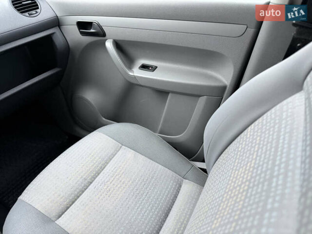 Желтый Фольксваген Кадди, объемом двигателя 1.9 л и пробегом 293 тыс. км за 6400 $, фото 52 на Automoto.ua