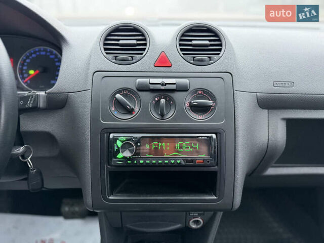 Желтый Фольксваген Кадди, объемом двигателя 1.9 л и пробегом 293 тыс. км за 6400 $, фото 46 на Automoto.ua