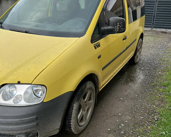 Желтый Фольксваген Кадди, объемом двигателя 1.9 л и пробегом 327 тыс. км за 4100 $, фото 1 на Automoto.ua