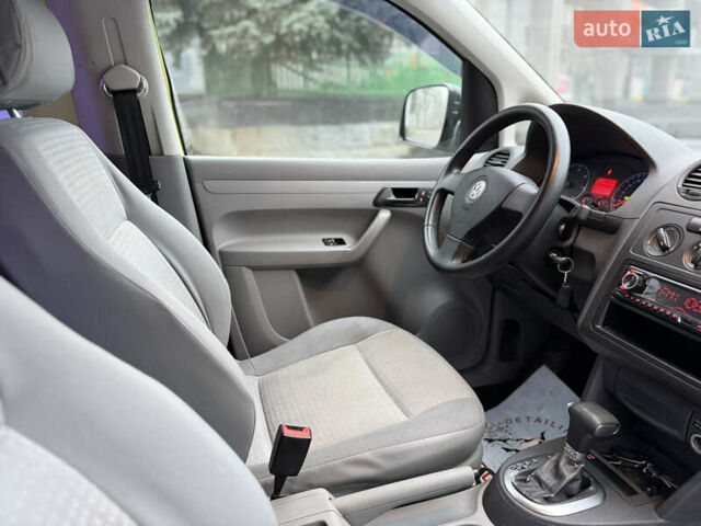 Желтый Фольксваген Кадди, объемом двигателя 1.9 л и пробегом 293 тыс. км за 6400 $, фото 56 на Automoto.ua