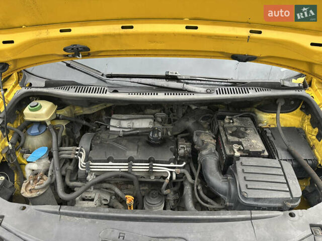 Желтый Фольксваген Кадди, объемом двигателя 1.97 л и пробегом 350 тыс. км за 3700 $, фото 6 на Automoto.ua